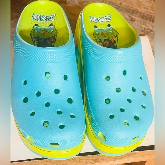 CROCS Scooby-Doo Siren Platform Clogs - Picture 3 of 4